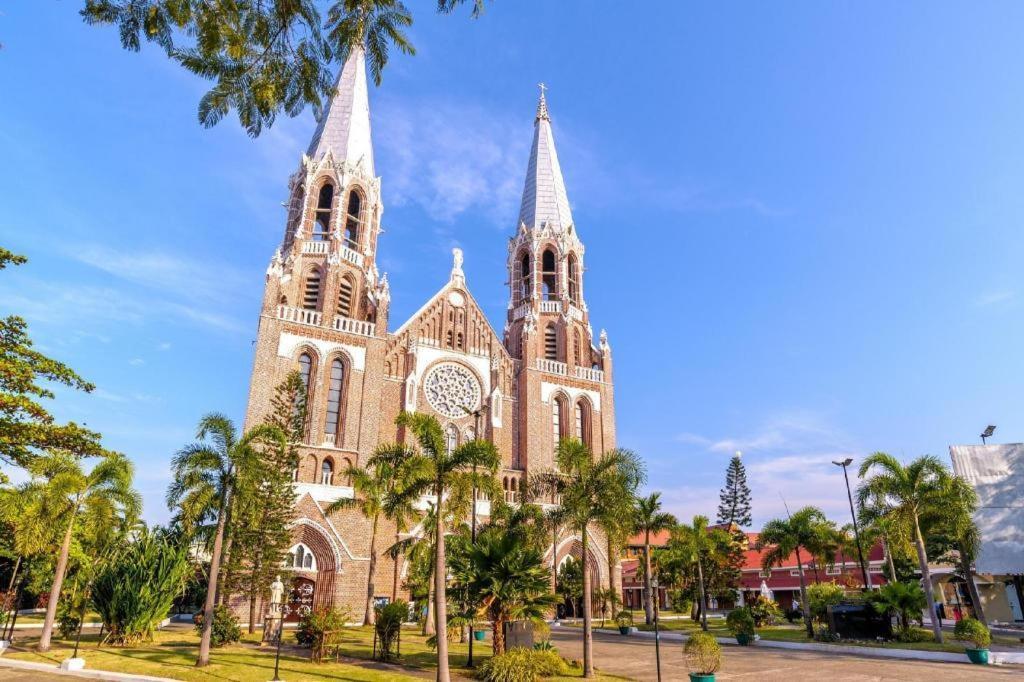 The Hotel Mawtin Yangon Exterior photo